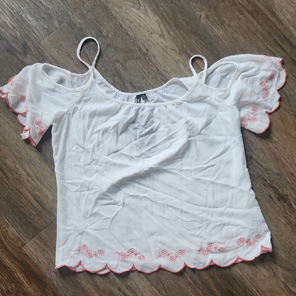 HeartSoul Tops - Heart And Soul White and Pink Flutter Sleeve Cold Shoulder Blouse Size MedNWT